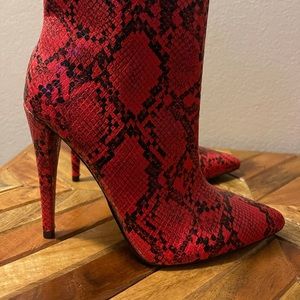 SHOE DAZZLE -RED & BLACK SNAKE SKIN POINTY TOE BOOTIE